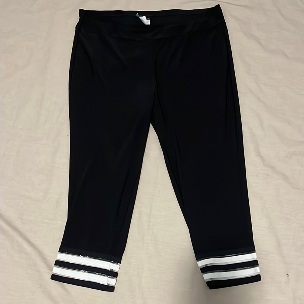 Artex Fashions women’s Black capri leggings